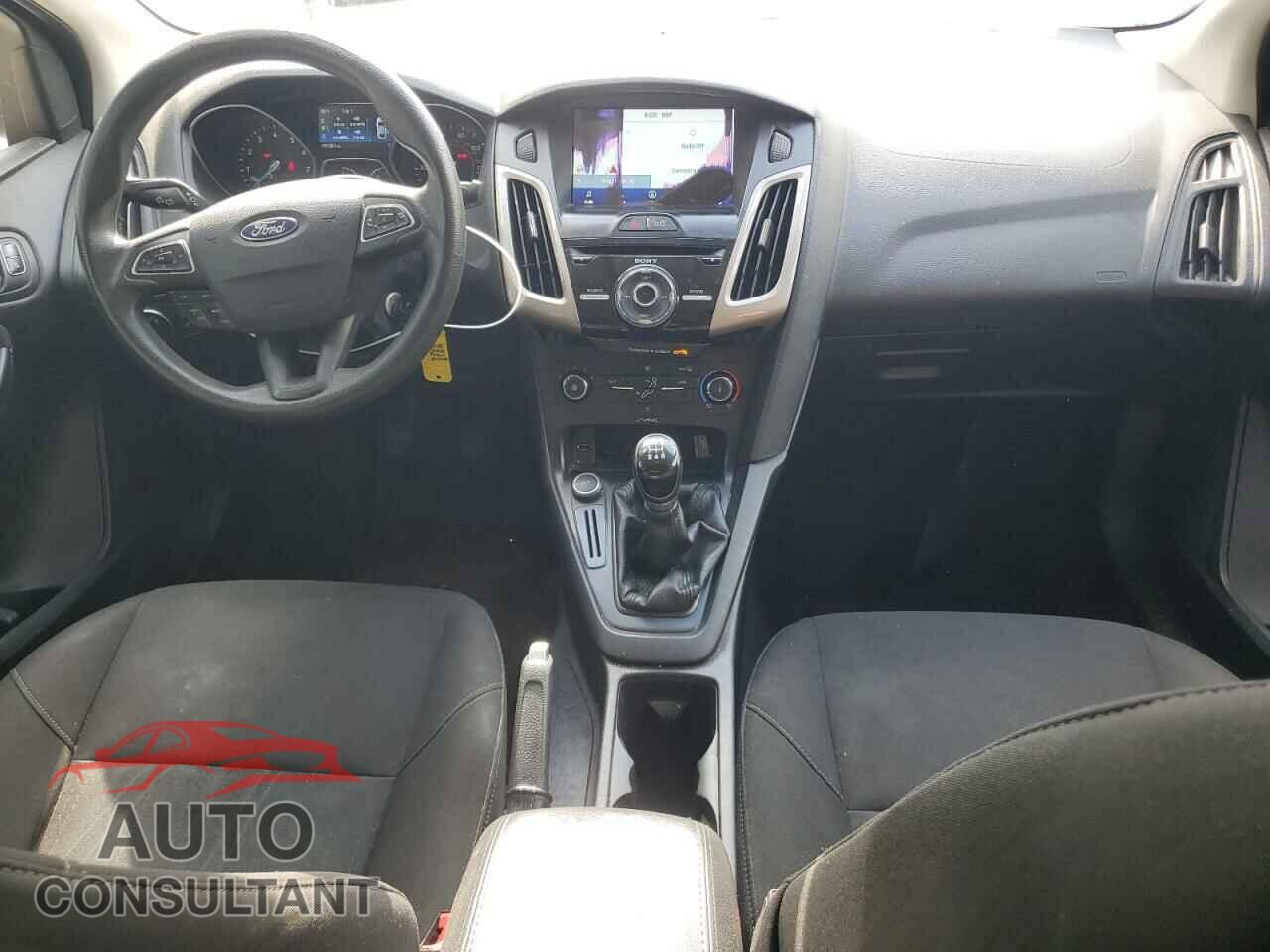 FORD FOCUS 2015 - 1FADP3F20FL280426
