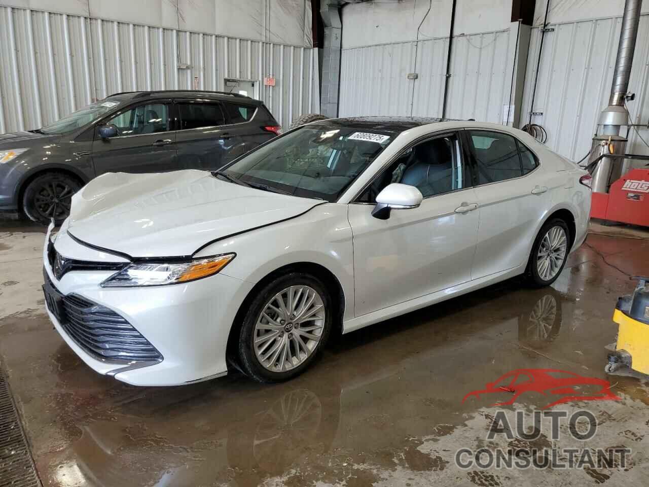 TOYOTA CAMRY 2019 - 4T1B11HK1KU734784