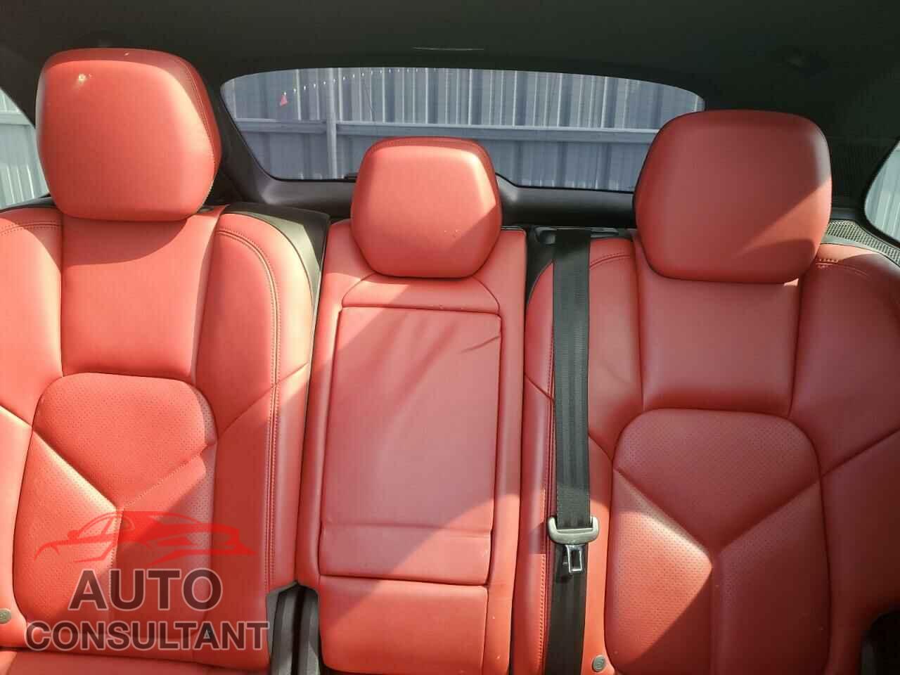 PORSCHE CAYENNE 2016 - WP1AA2A25GLA02895