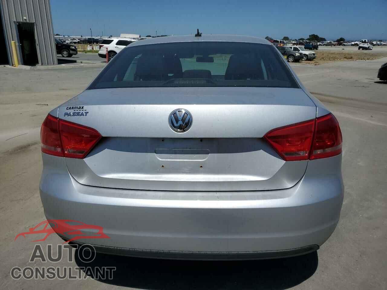 VOLKSWAGEN PASSAT 2013 - 1VWAP7A38DC001836