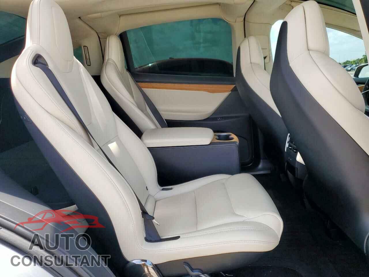 TESLA MODEL X 2018 - 5YJXCBE21JF113146