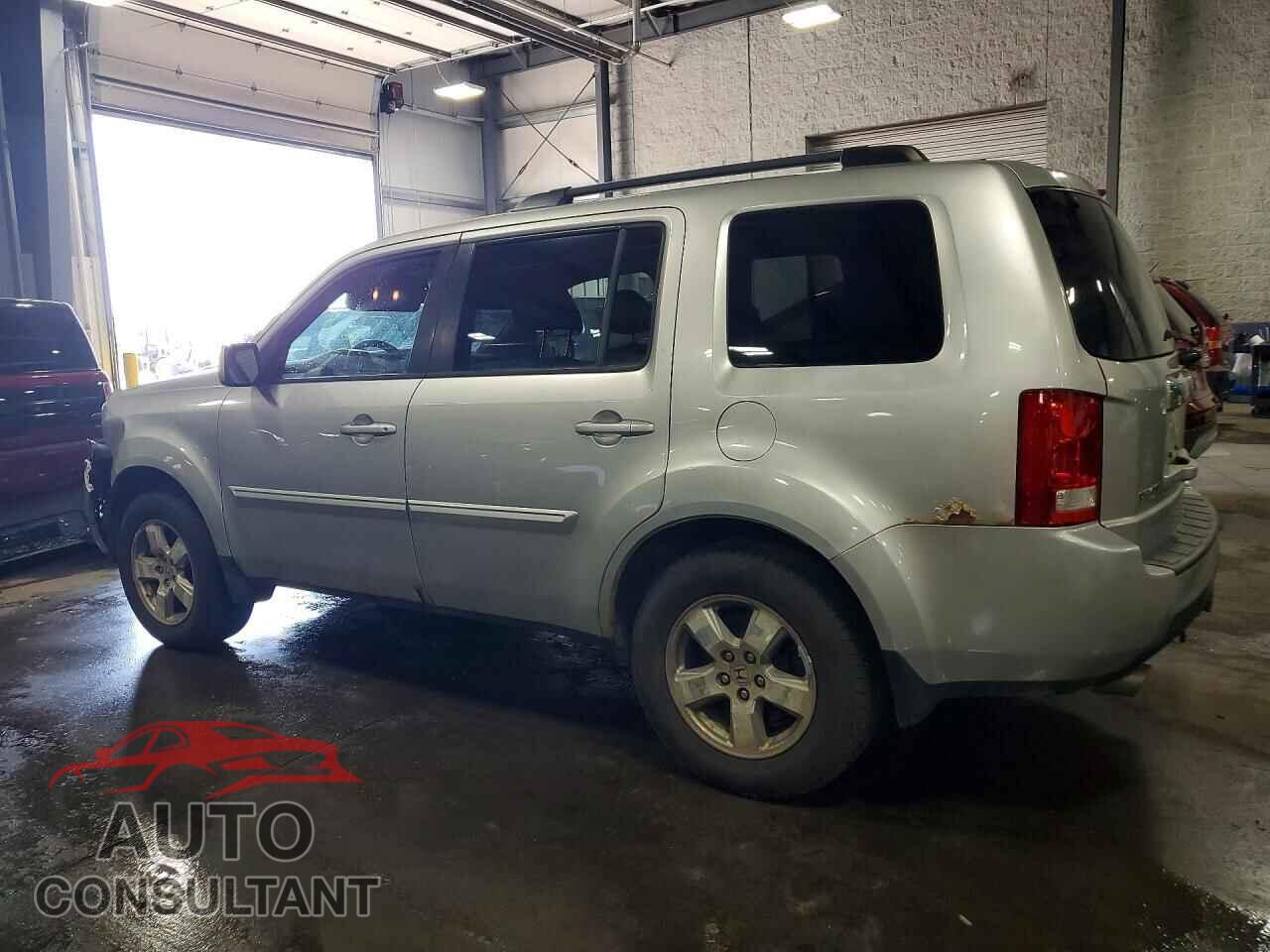 HONDA PILOT 2011 - 5FNYF4H40BB013979