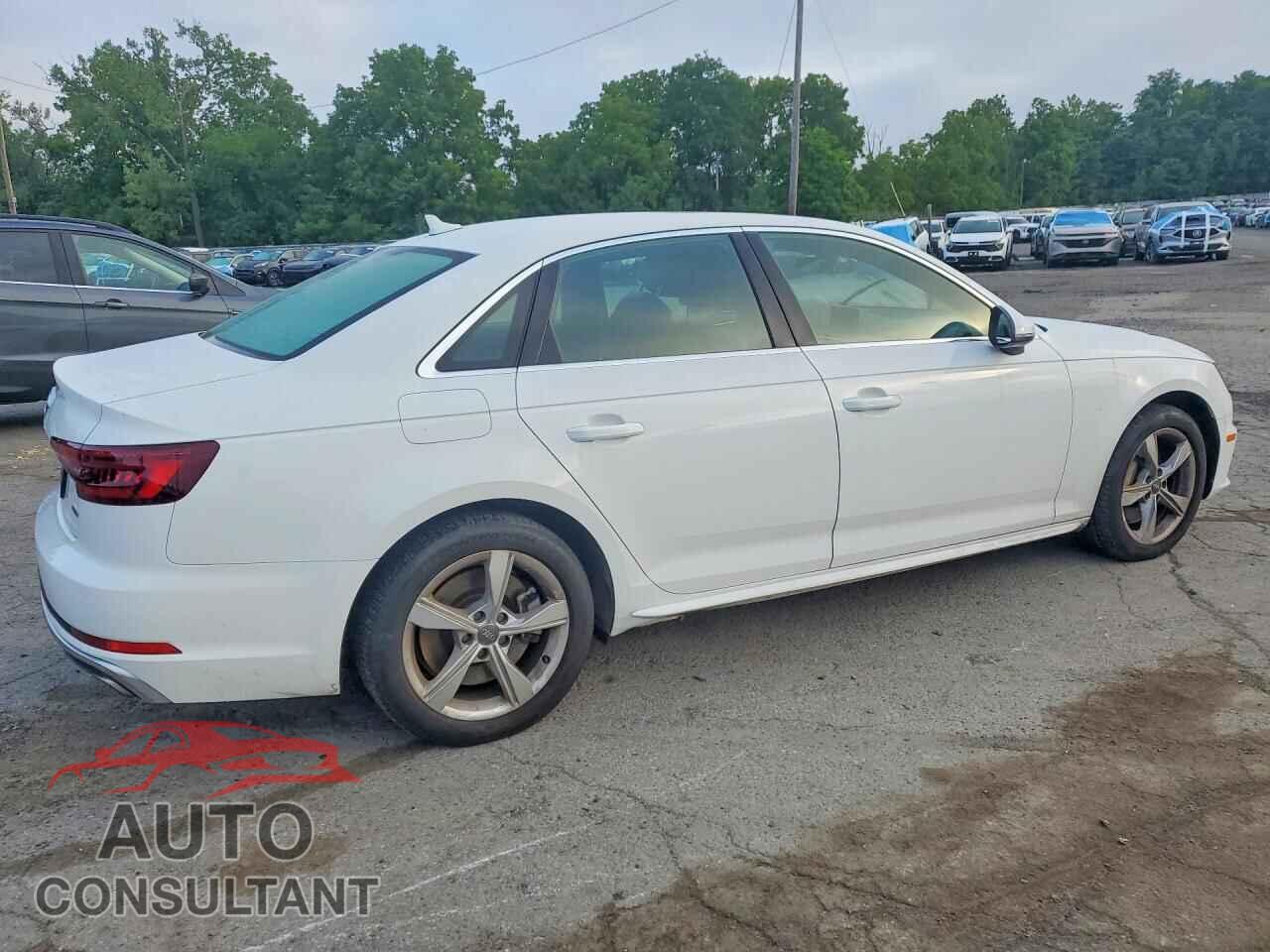 AUDI A4 2019 - WAUDNAF45KN018841