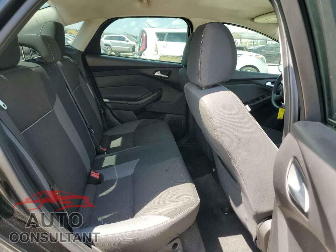 FORD FOCUS 2014 - 1FADP3F2XEL128880
