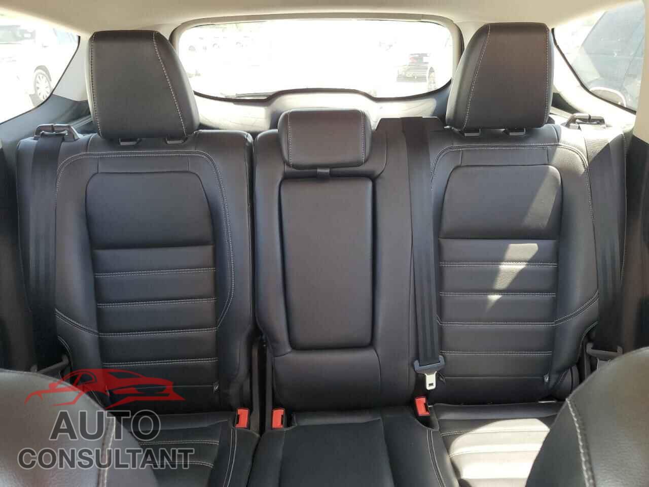 FORD ESCAPE 2018 - 1FMCU9J96JUD01848