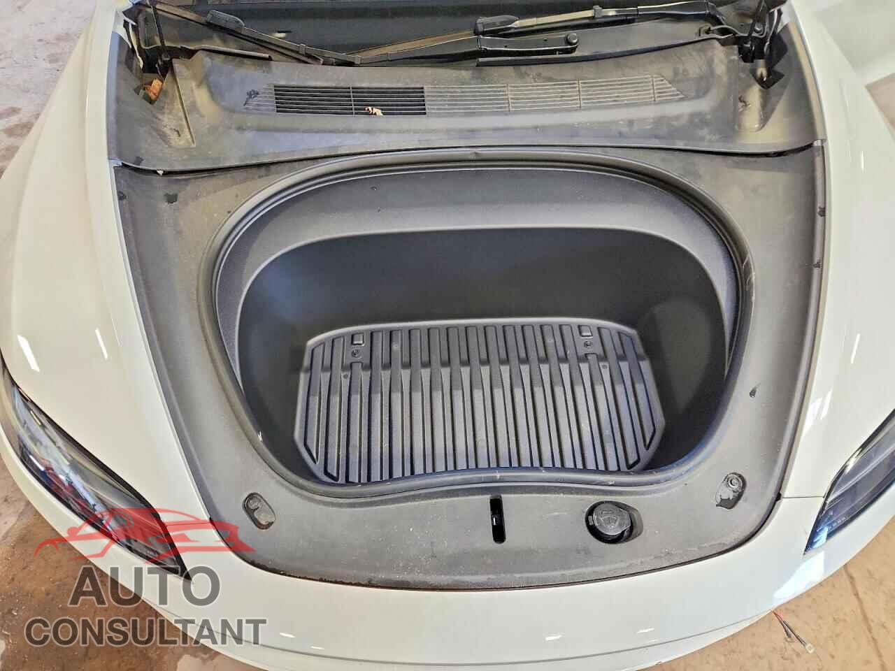 TESLA MODEL 3 2024 - 5YJ3E1EA2RF842715