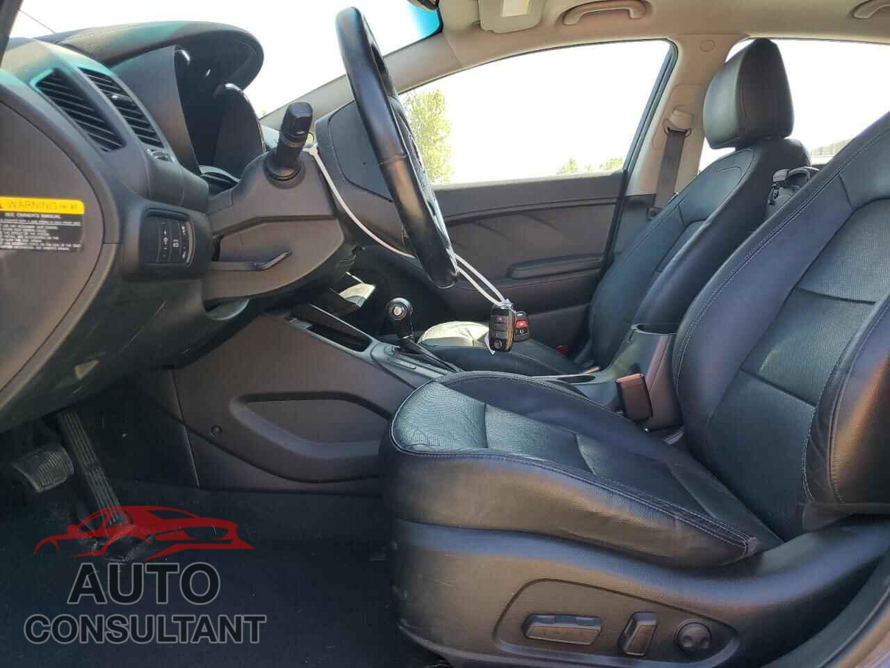 KIA FORTE 2015 - KNAFX5A88F5283473