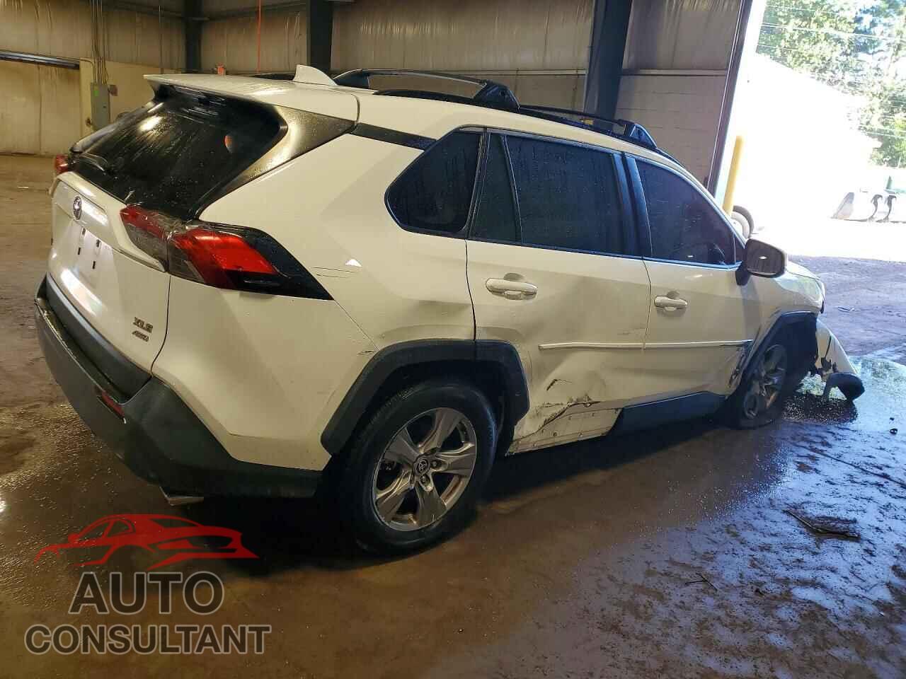 TOYOTA RAV4 2023 - JTMP1RFV3PD094882