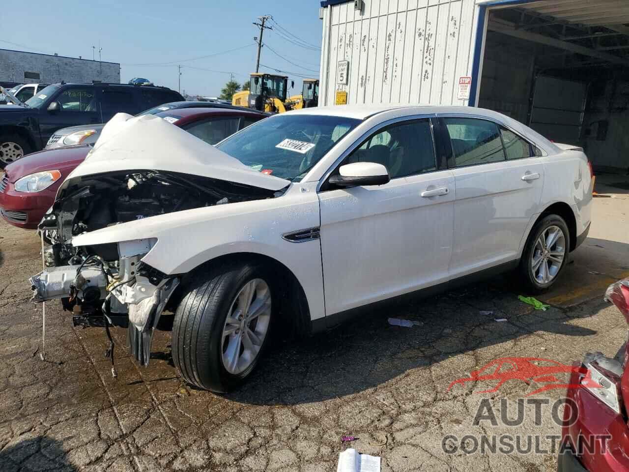 FORD TAURUS 2018 - 1FAHP2E87JG110101