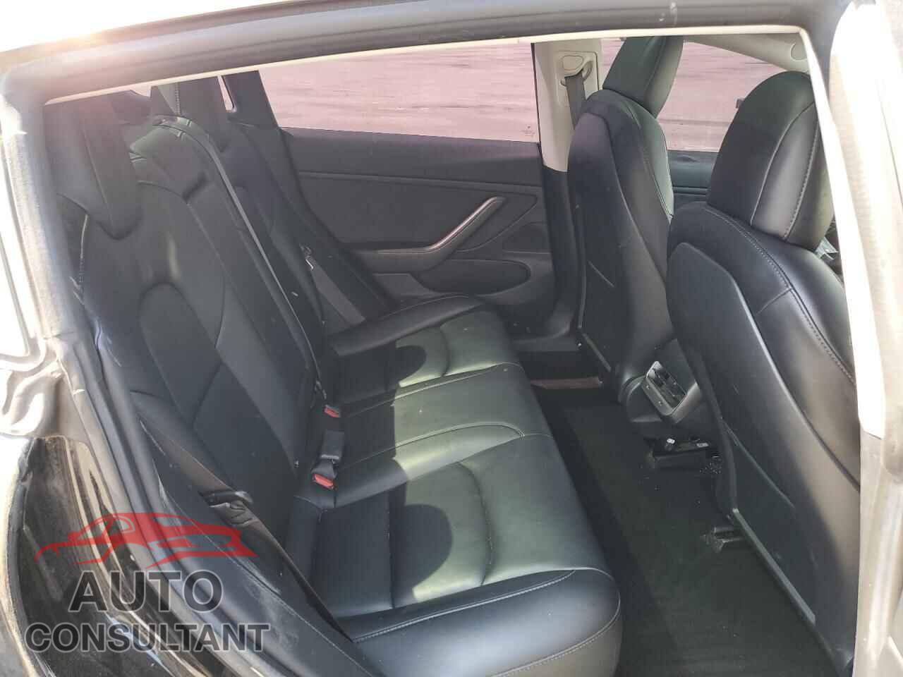 TESLA MODEL 3 2018 - 5YJ3E1EB5JF131815