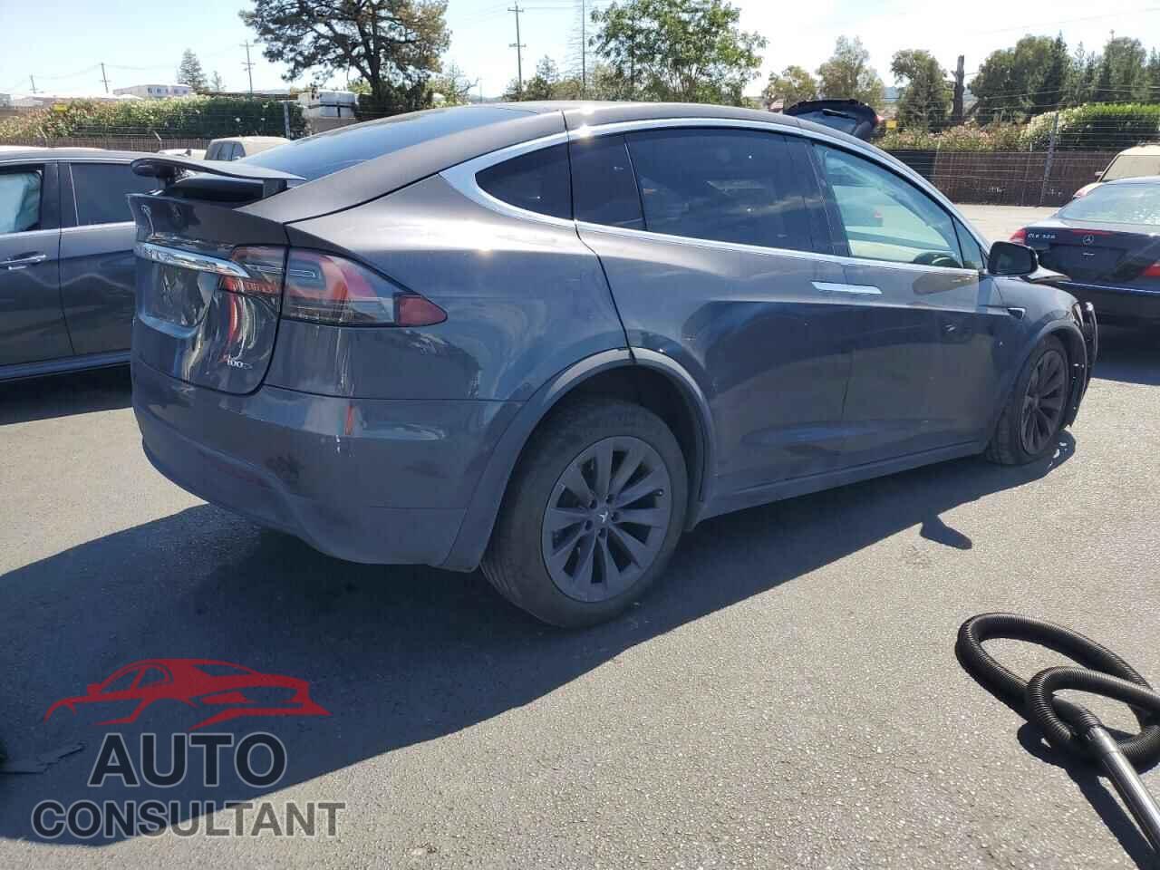 TESLA MODEL X 2018 - 5YJXCBE21JF136877