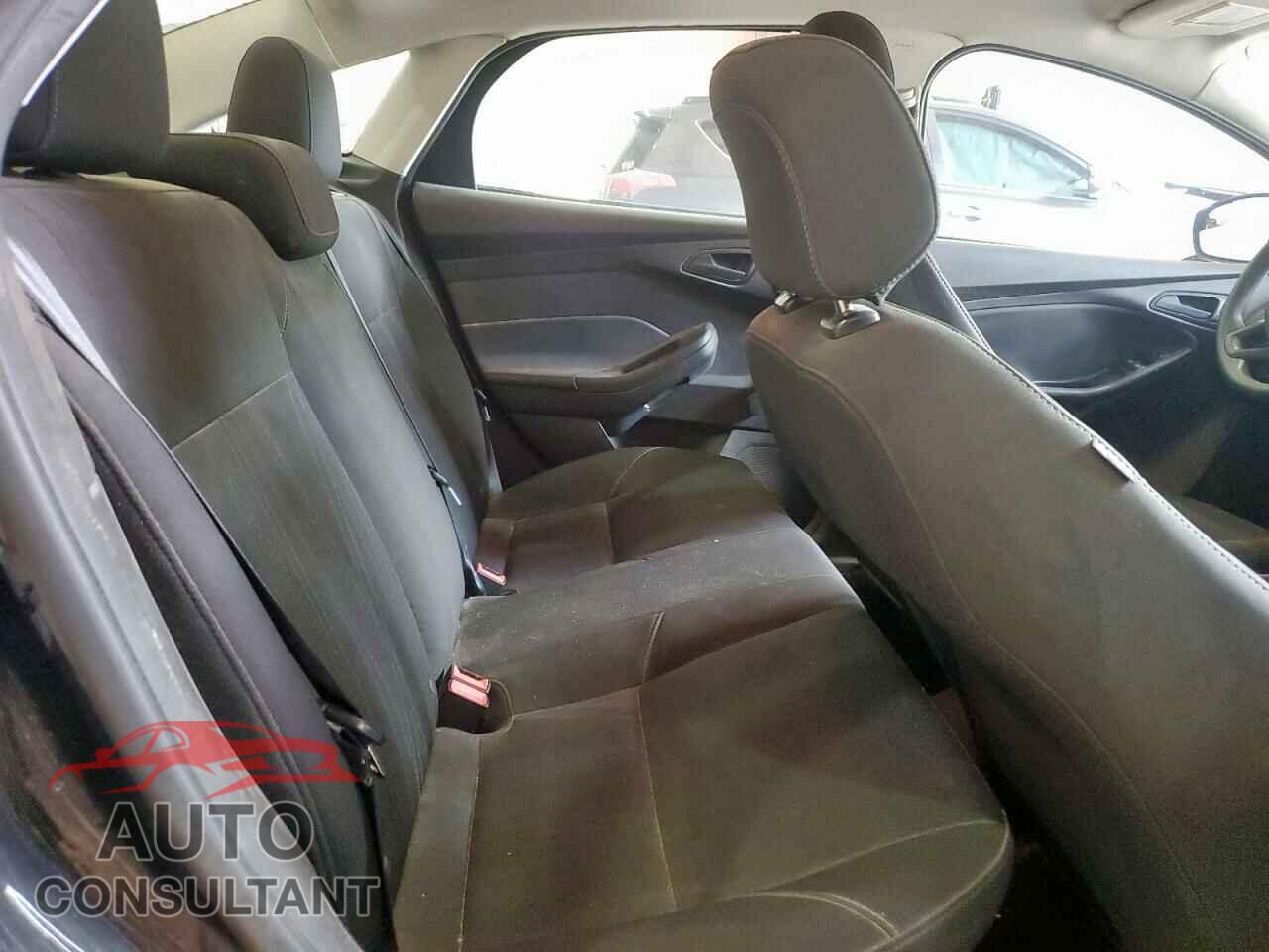 FORD FOCUS 2017 - 1FADP3E28HL244343