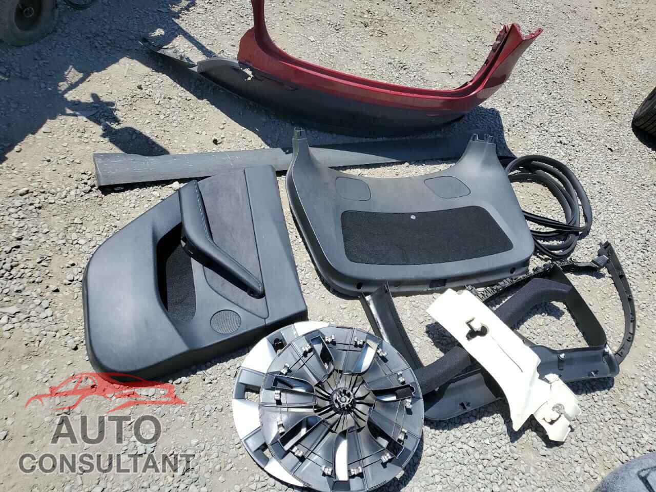 TESLA MODEL Y 2023 - 7SAYGDEE5PF714246