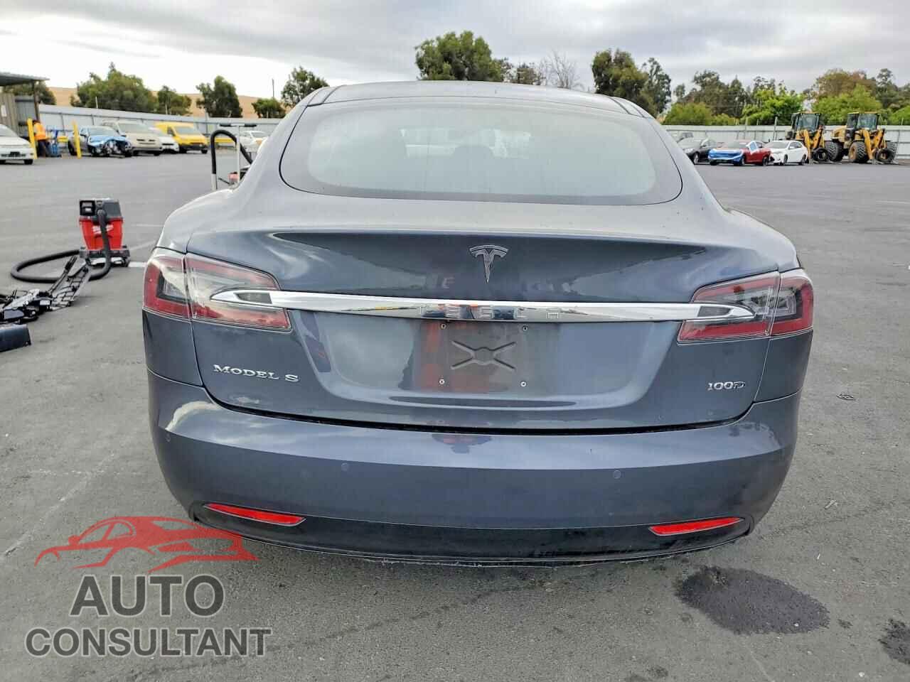 TESLA MODEL S 2017 - 5YJSA1E20HF205577