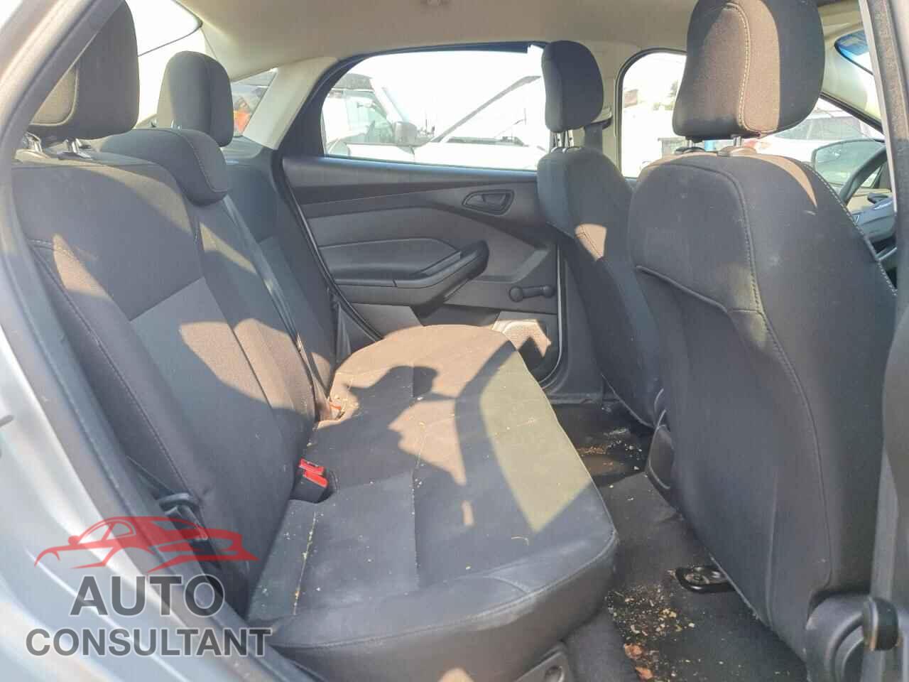 FORD FOCUS 2017 - 1FADP3E25HL328958