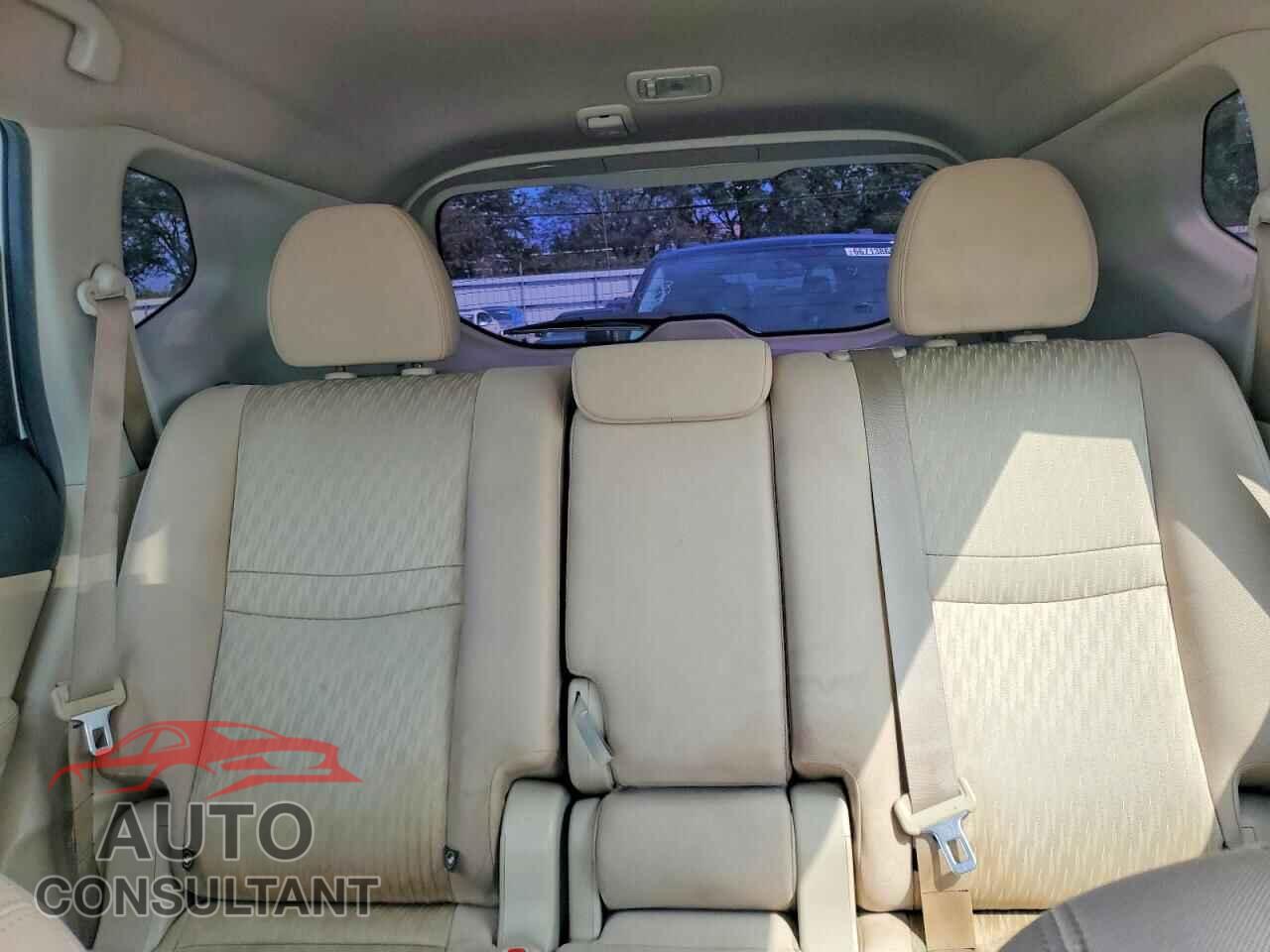 NISSAN ROGUE 2017 - KNMAT2MV2HP512357