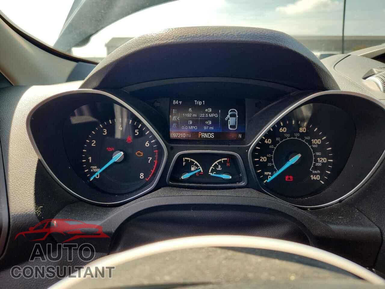 FORD ESCAPE 2017 - 1FMCU0GD3HUC33140