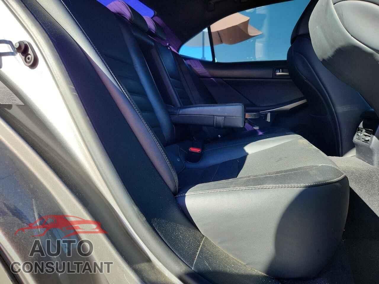 LEXUS IS 2017 - JTHBA1D2XH5051297