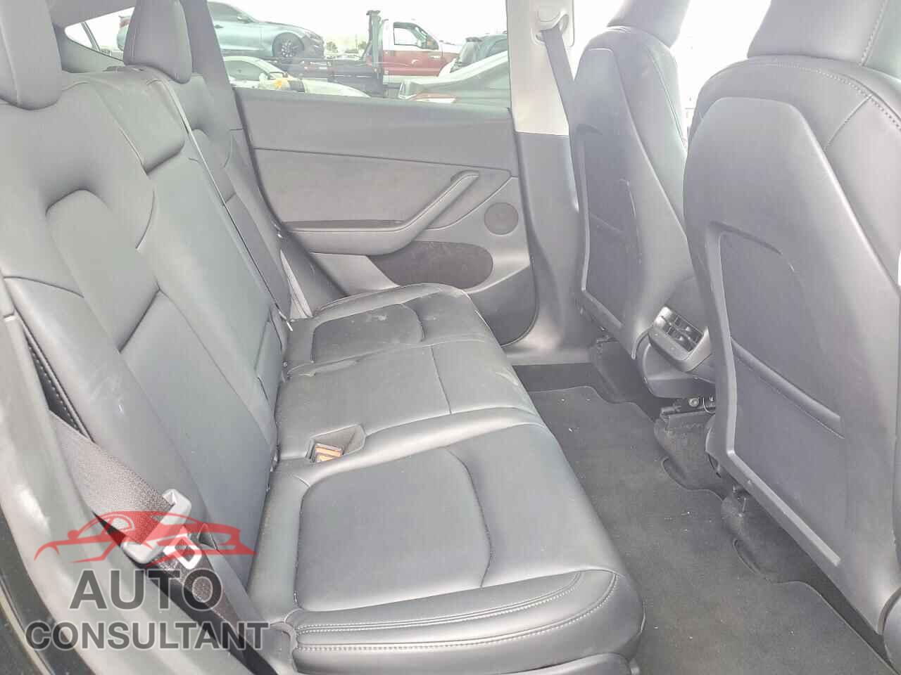 TESLA MODEL Y 2024 - 7SAYGAEE2RF184321