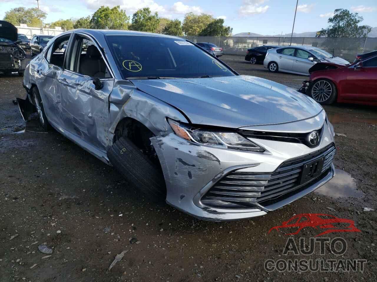 TOYOTA CAMRY 2022 - 4T1C11AK7NU631758