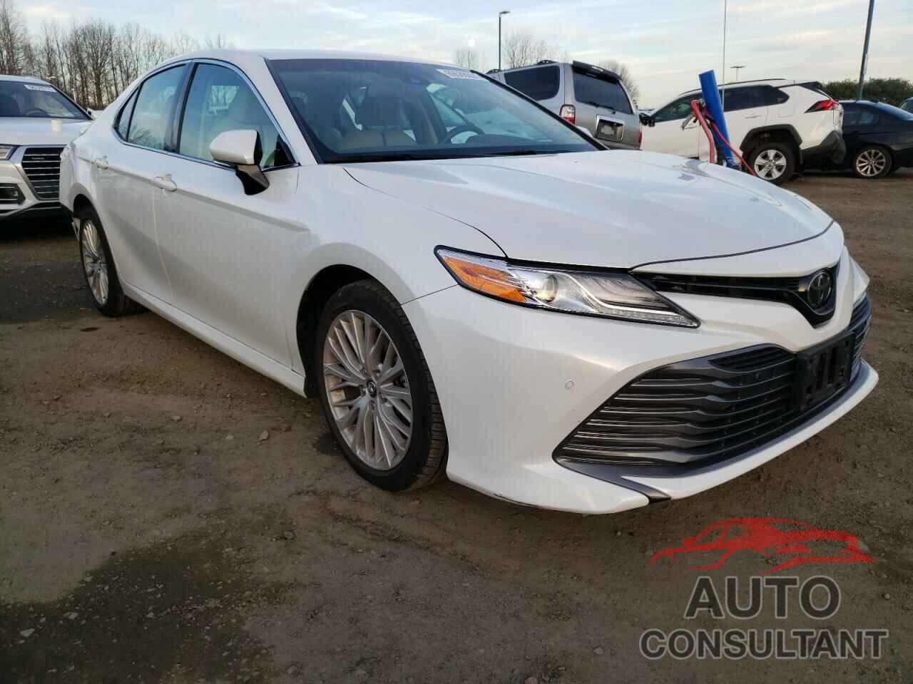 TOYOTA CAMRY 2018 - 4T1B11HK8JU666840