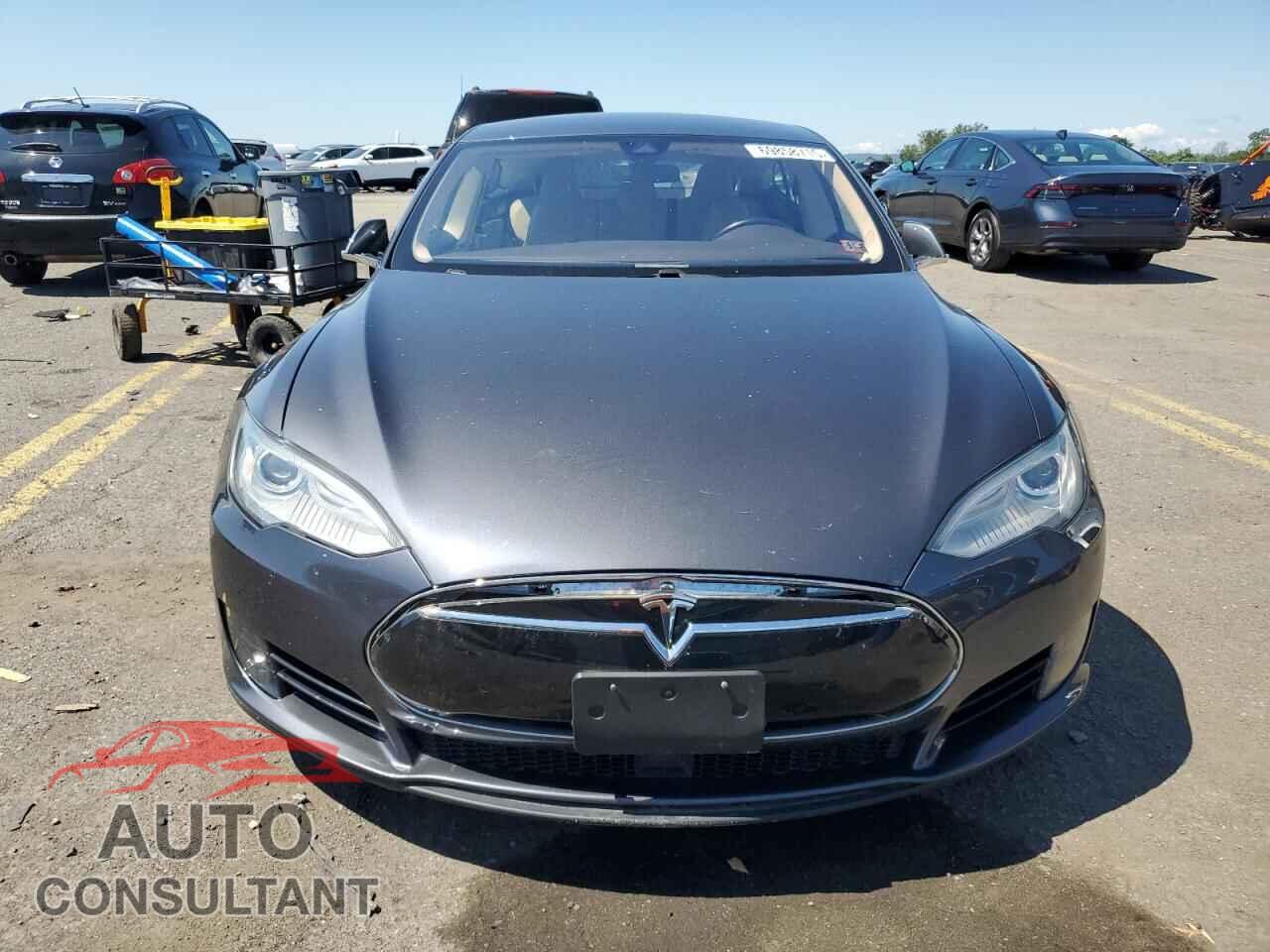 TESLA MODEL S 2015 - 5YJSA1S28FF084752