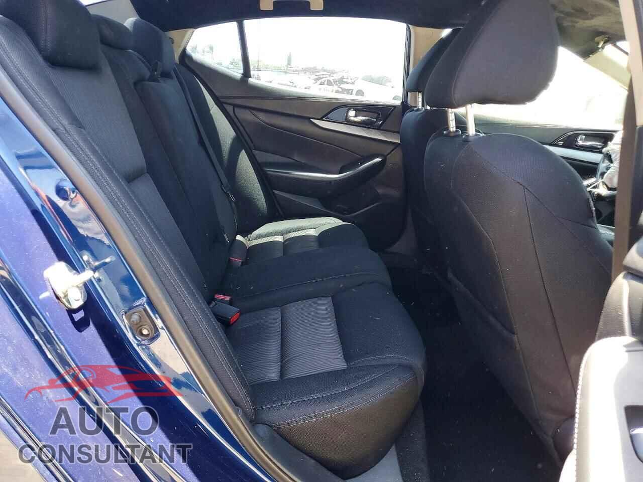 NISSAN MAXIMA 2017 - 1N4AA6AP2HC372665