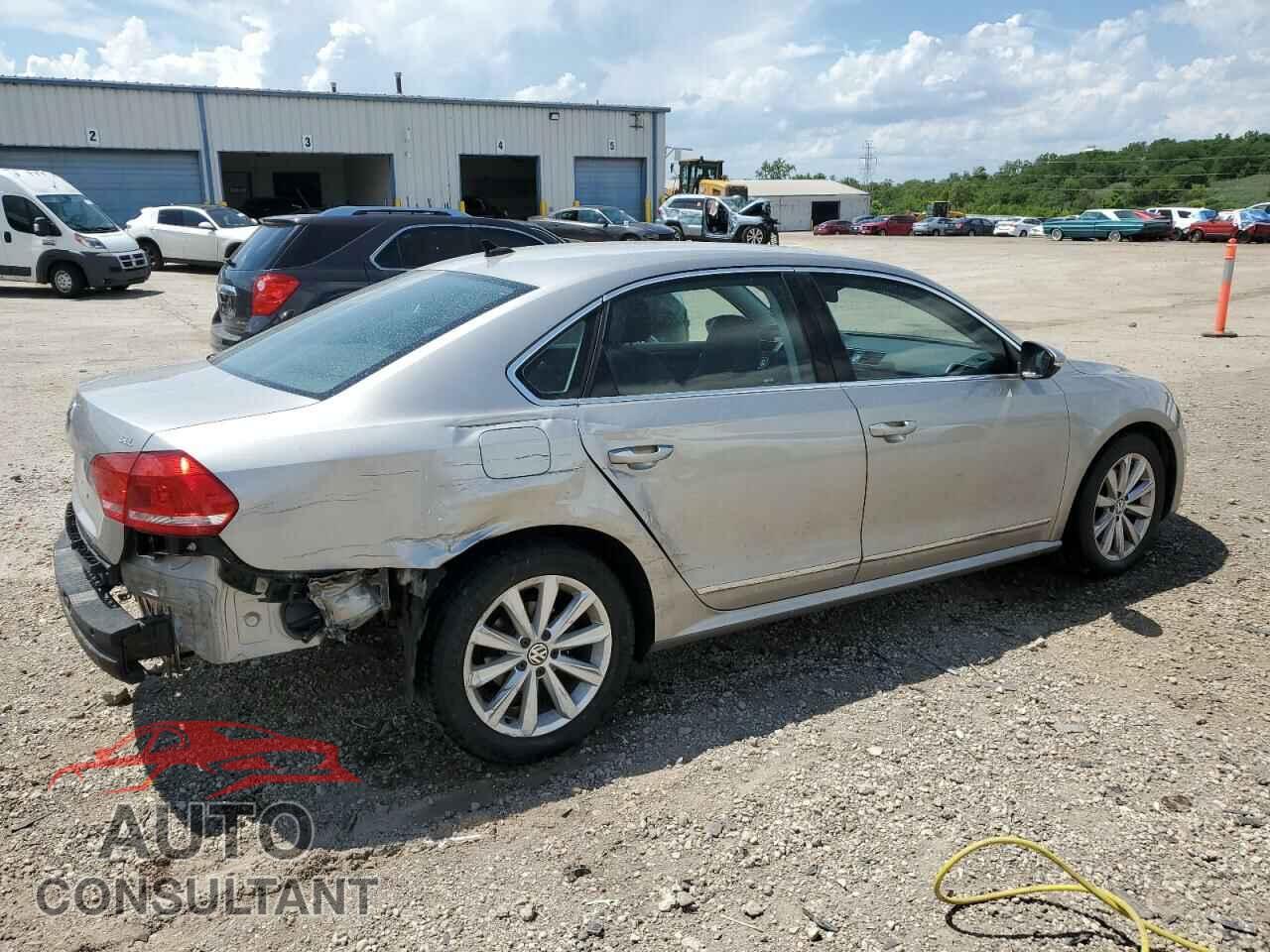 VOLKSWAGEN PASSAT 2012 - 1VWCP7A32CC063529