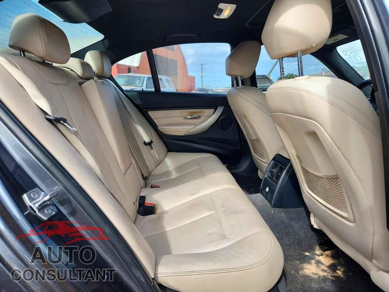 BMW 3 SERIES 2016 - WBA8E1G52GNU11051