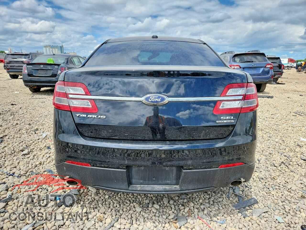 FORD TAURUS 2018 - 1FAHP2E83JG128207
