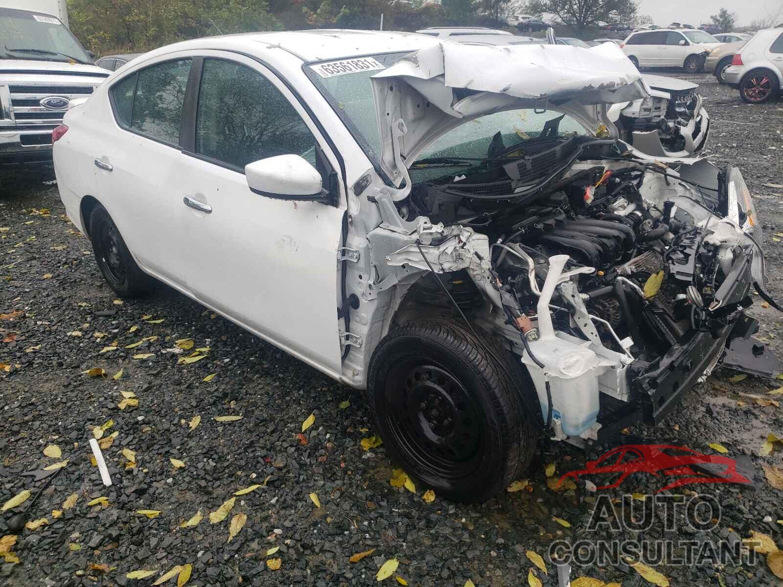 NISSAN VERSA 2018 - 3N1CN7AP0JK405579