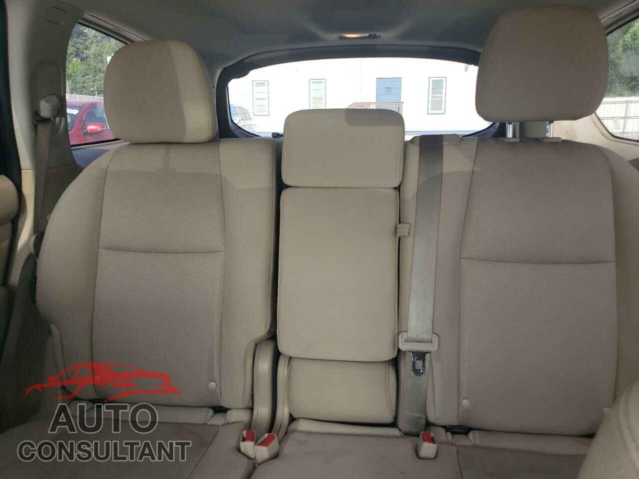 NISSAN PATHFINDER 2018 - 5N1DR2MN2JC649237