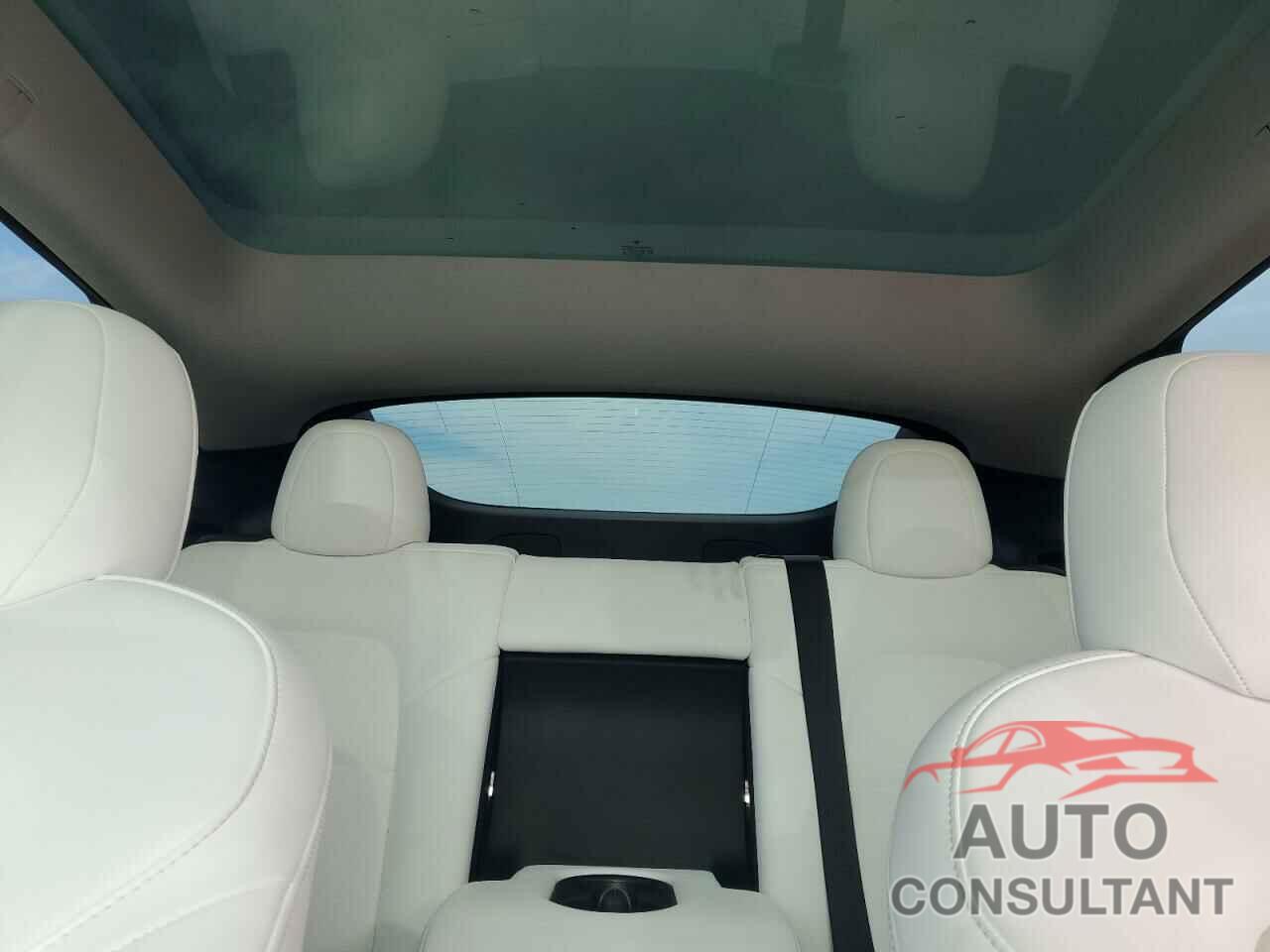 TESLA MODEL Y 2020 - 5YJYGDEE6LF030894
