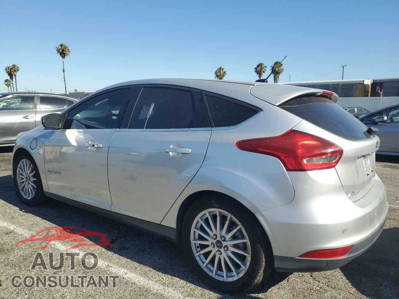 FORD FOCUS 2015 - 1FADP3R42FL380198