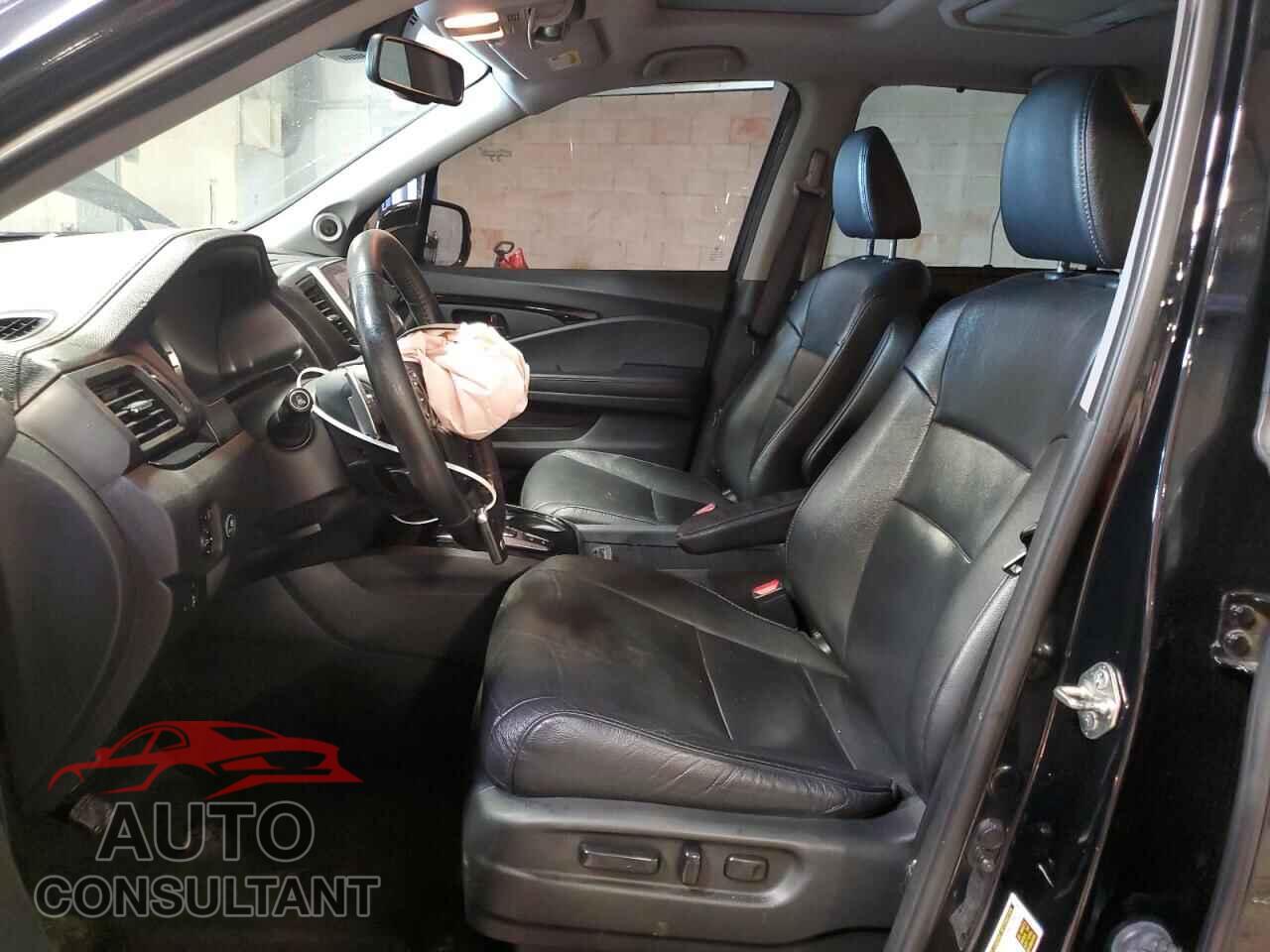 HONDA PILOT 2017 - 5FNYF6H95HB028090
