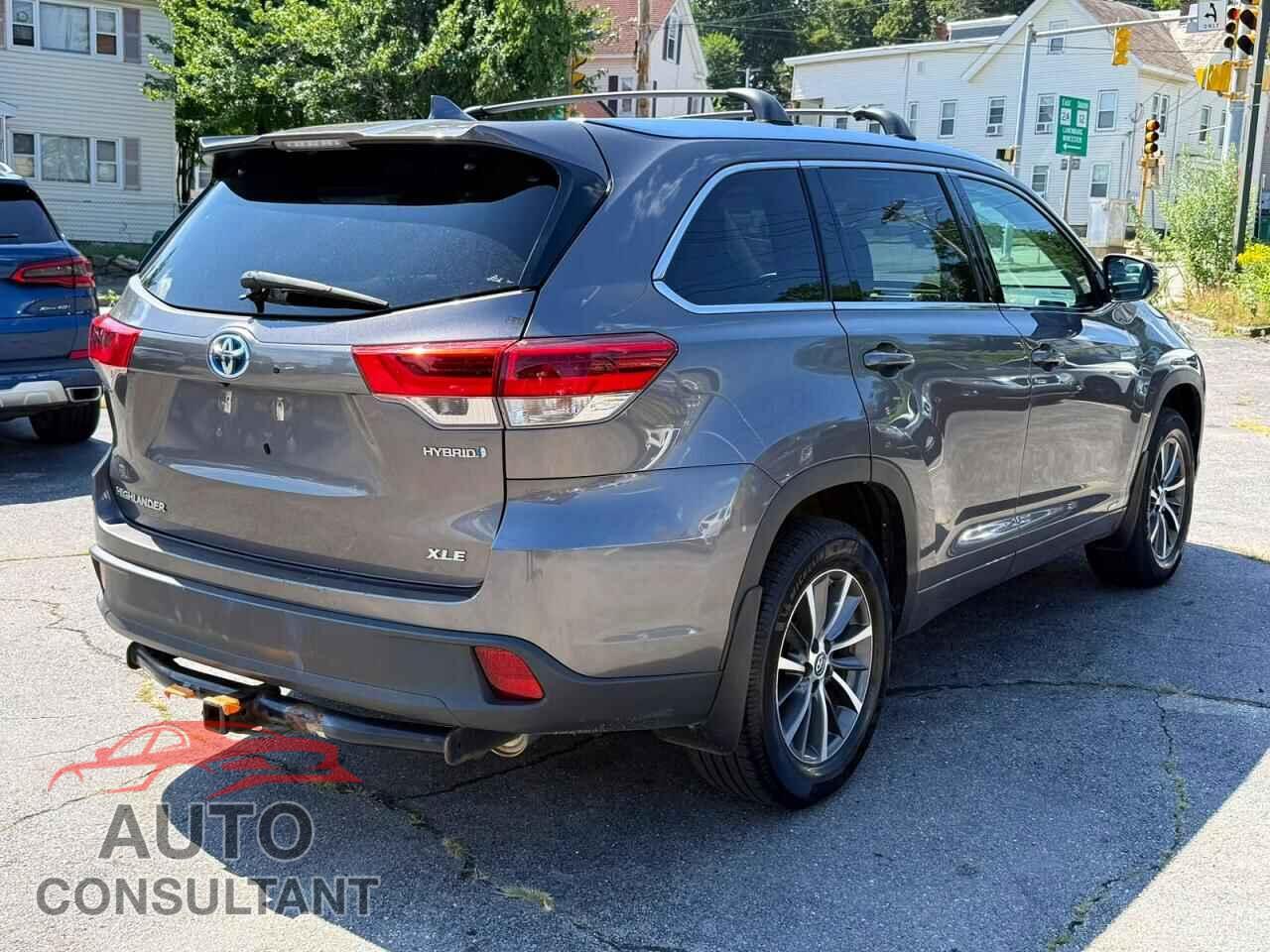 TOYOTA HIGHLANDER 2018 - 5TDJGRFH7JS045355