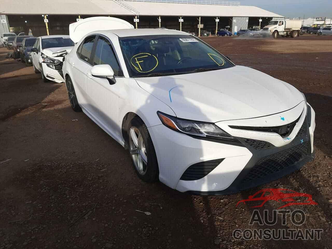 TOYOTA CAMRY 2018 - 4T1B11HK0JU076017