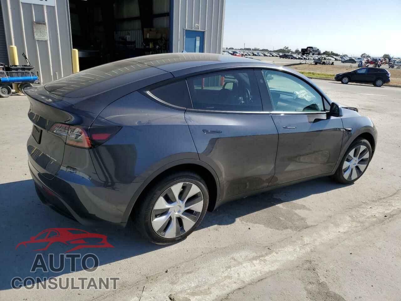 TESLA MODEL Y 2024 - 7SAYGDEE2RF025669