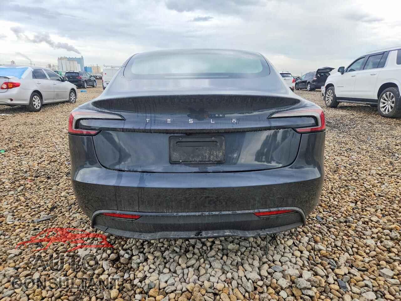 TESLA MODEL 3 2024 - 5YJ3E1EB4RF758582