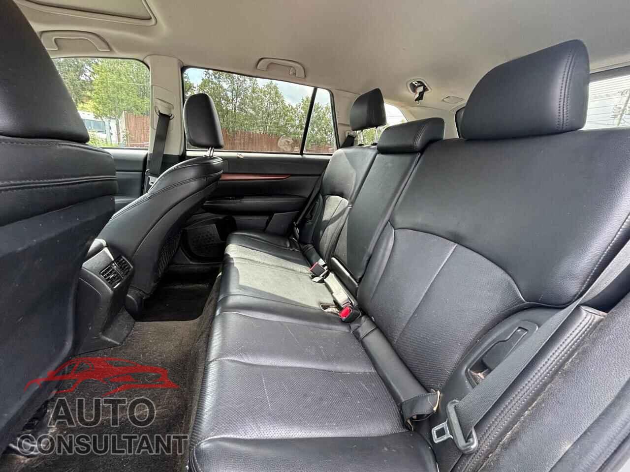 SUBARU OUTBACK 2014 - 4S4BRBLCXE3200501