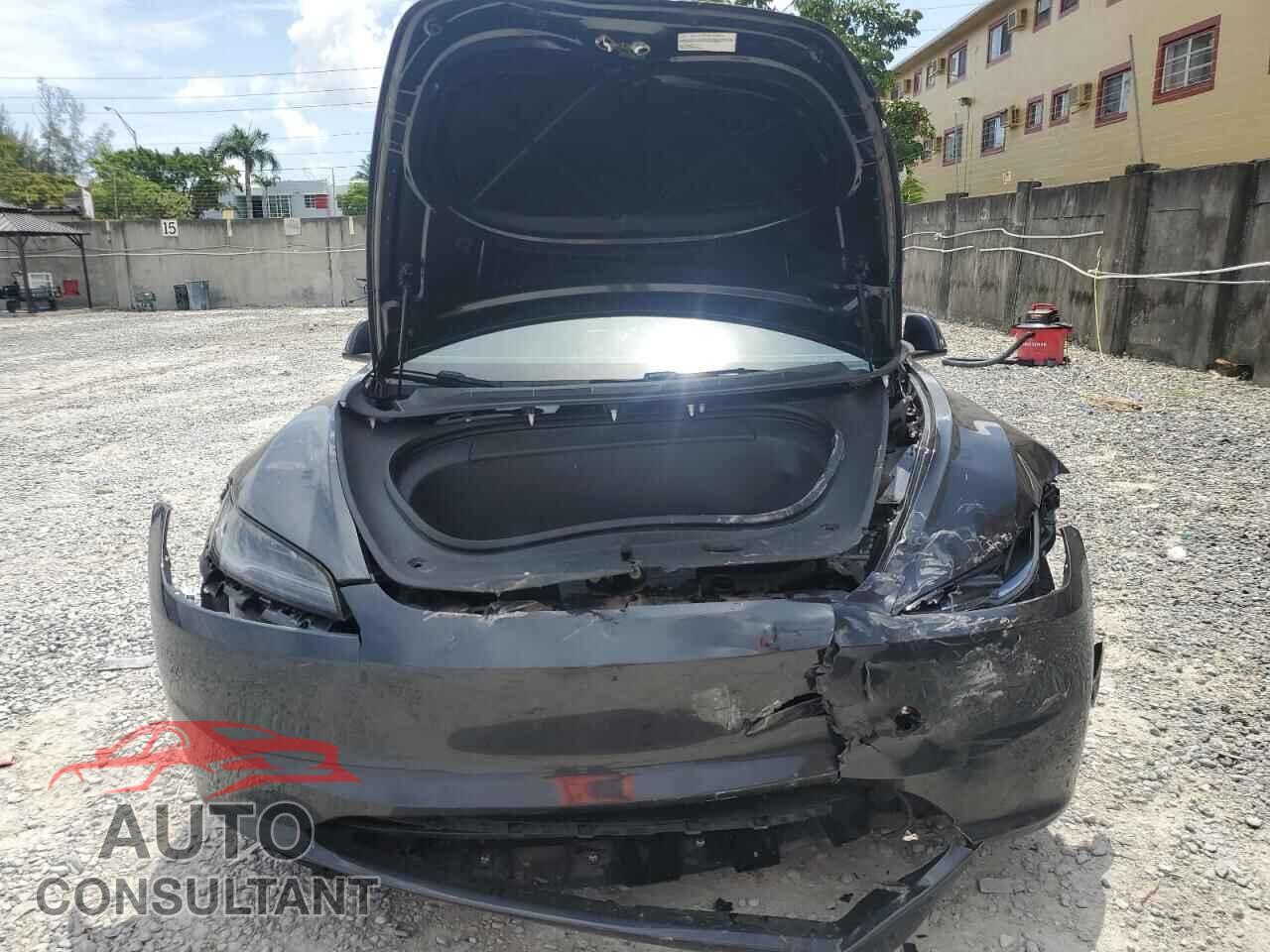 TESLA MODEL 3 2024 - 5YJ3E1EA4RF717926
