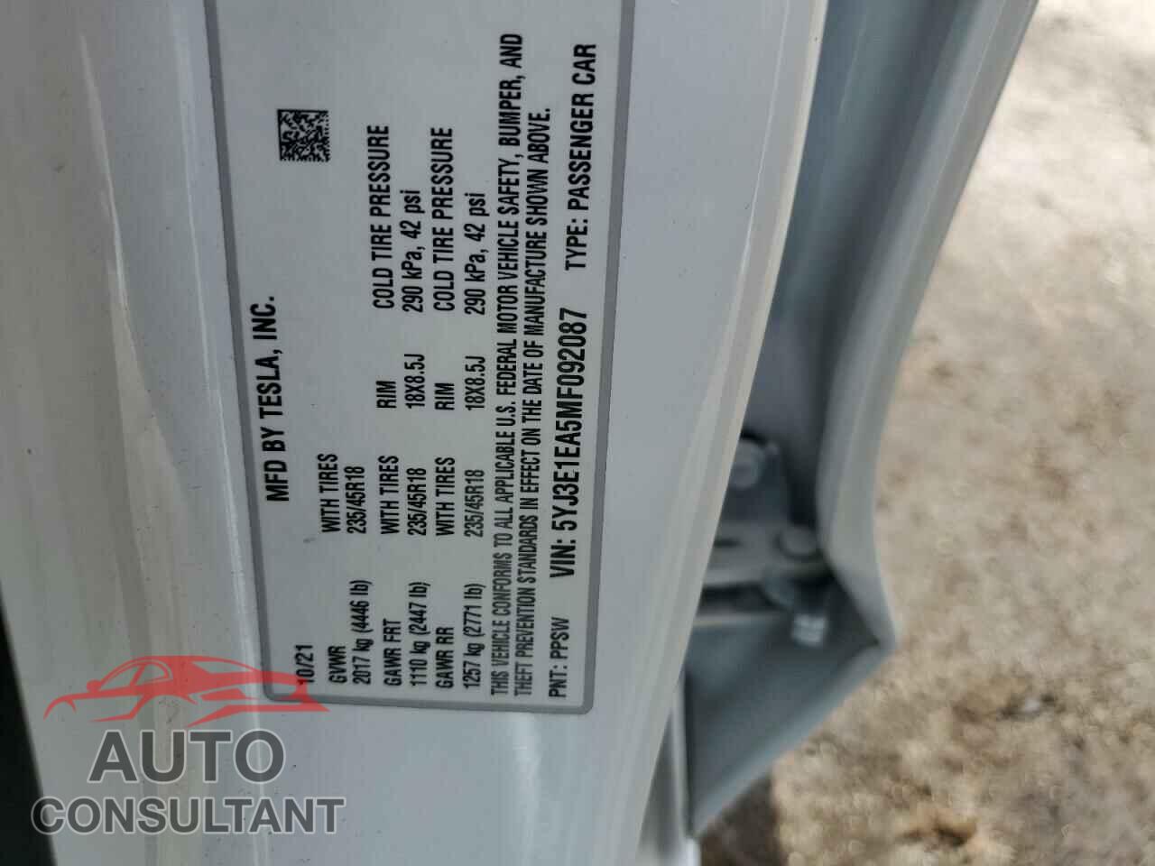 TESLA MODEL 3 2021 - 5YJ3E1EA5MF092087