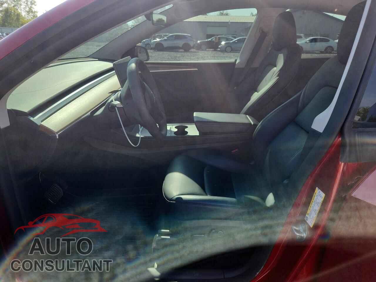 TESLA MODEL Y 2025 - 7SAYGDEE4SF264047