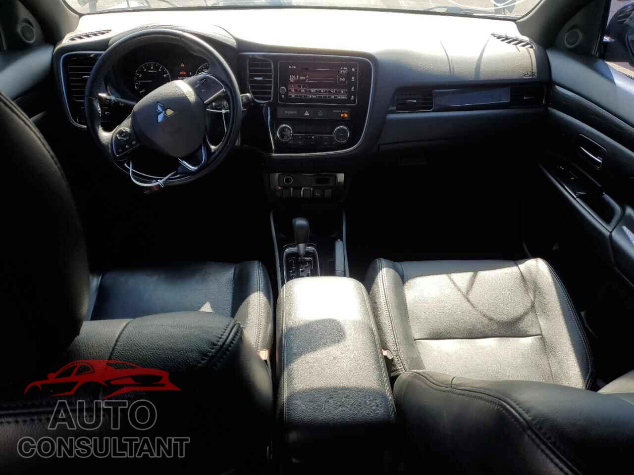 MITSUBISHI OUTLANDER 2018 - JA4AD3A39JZ060143