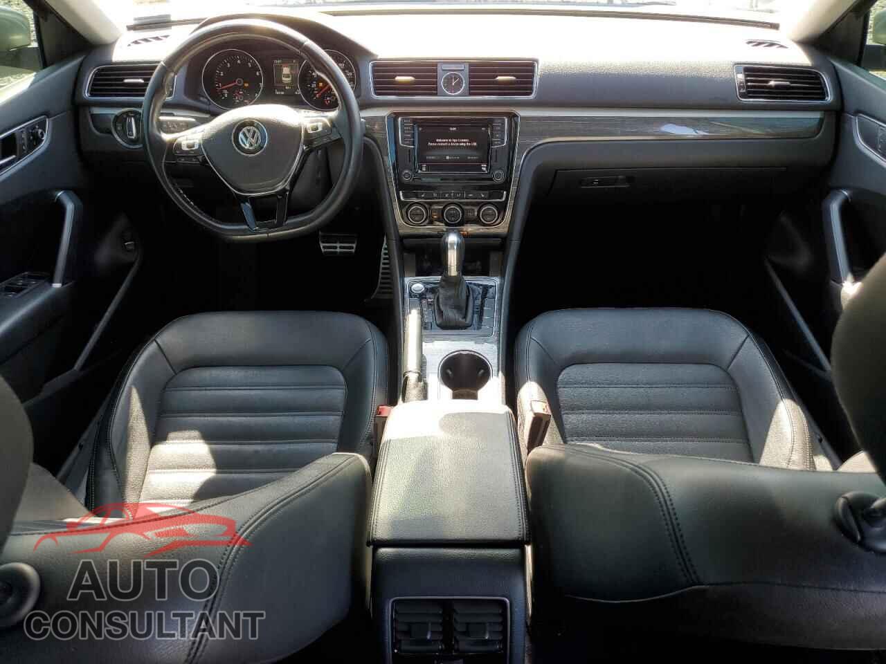 VOLKSWAGEN PASSAT 2017 - 1VWCT7A30HC076556