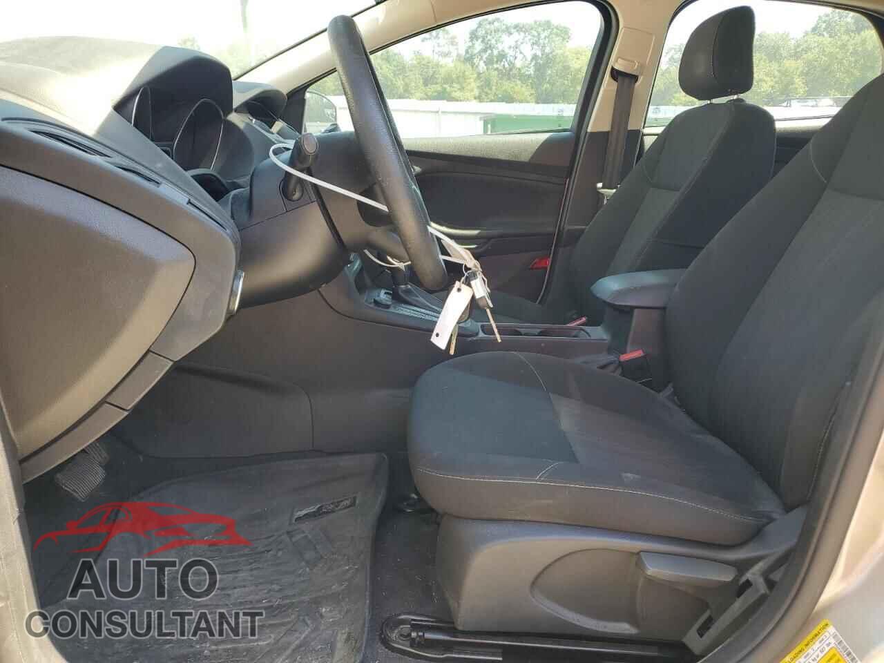 FORD FOCUS 2018 - 1FADP3F2XJL242923
