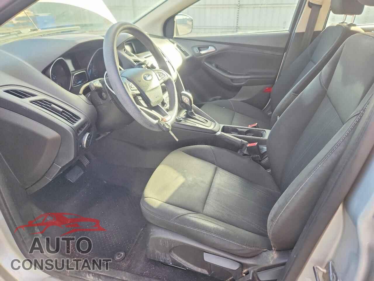 FORD FOCUS 2015 - 1FADP3K20FL369256