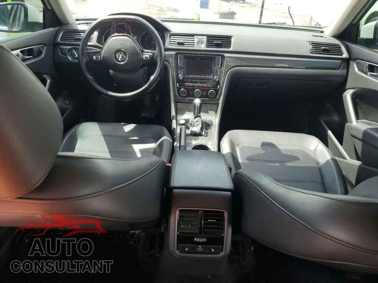 VOLKSWAGEN PASSAT 2017 - 1VWGT7A31HC019042