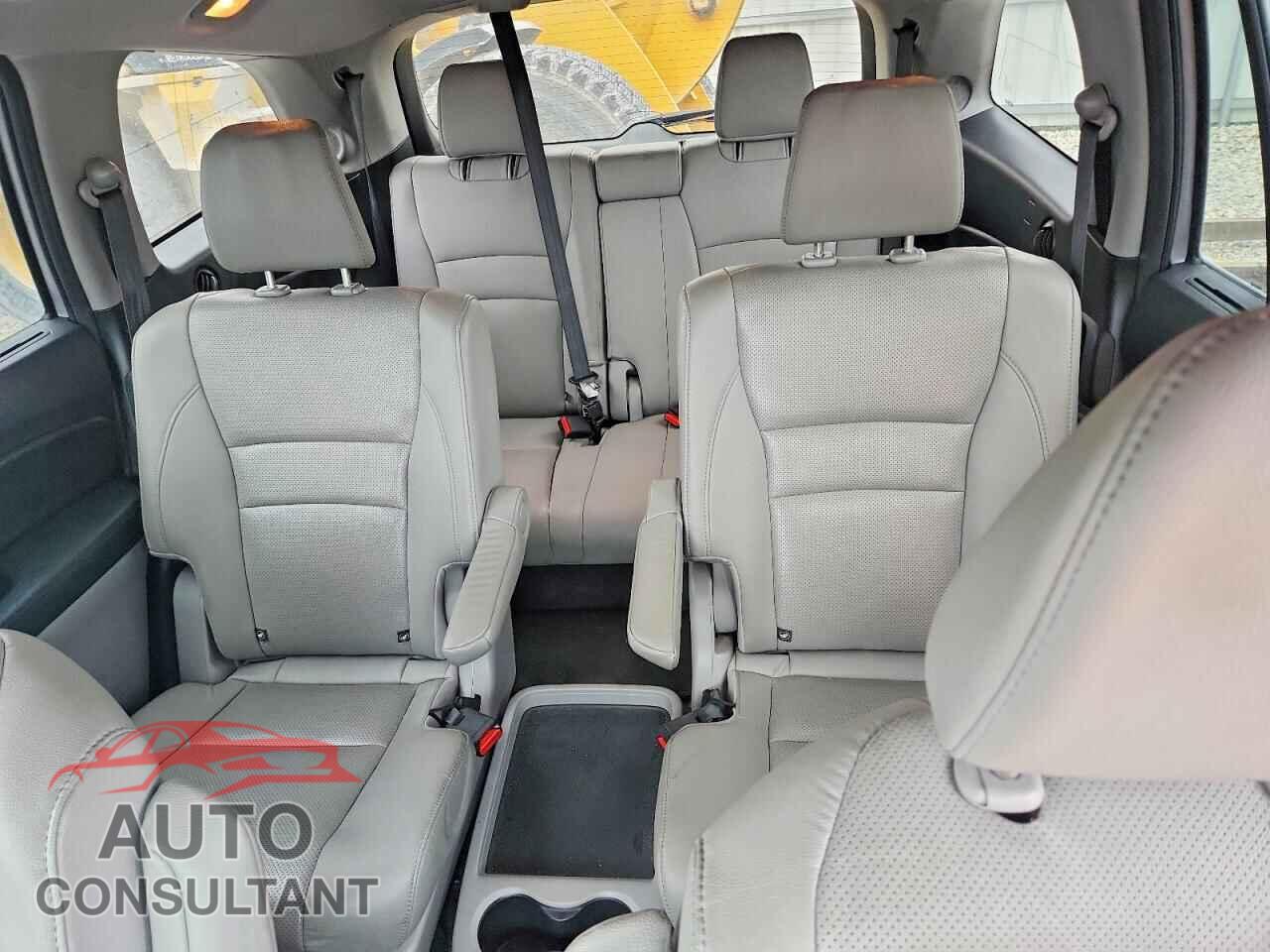 HONDA PILOT 2017 - 5FNYF6H04HB062085