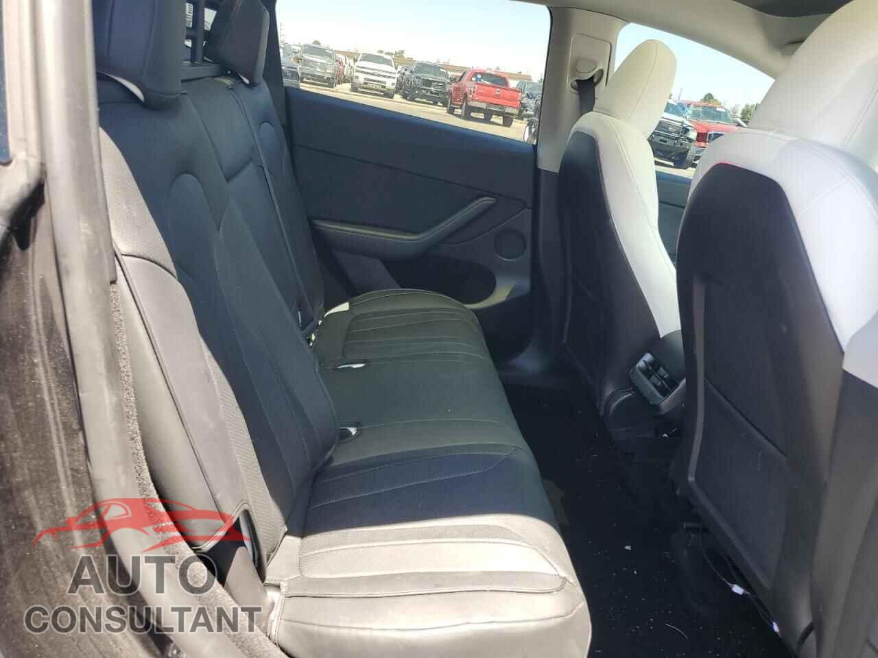TESLA MODEL Y 2024 - 7SAYGDEE2RF059384